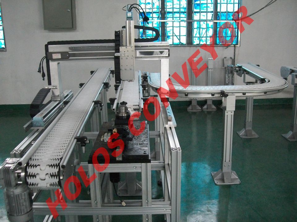 上海赫勒輸送設(shè)備有限公司專業(yè)制造柔性輸送線和柔性輸送系統(tǒng)的企業(yè)，我們從歐洲引進(jìn)的柔性輸送系統(tǒng)可廣泛的應(yīng)用于食品，飲料，卷煙，啤酒，礦泉水，紙箱，卷筒紙，軸承加工，齒輪加工，汽車零部件生產(chǎn)，醫(yī)藥制藥，電子元件裝配線，包裝線等行業(yè)。